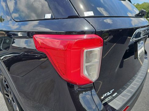 Used 2022 Ford Explorer XLT w/ Equipment Group 202A RWD image 35
