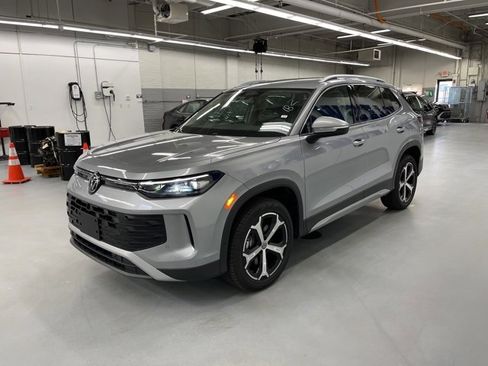 New 2026 Volkswagen Tiguan SE image 1