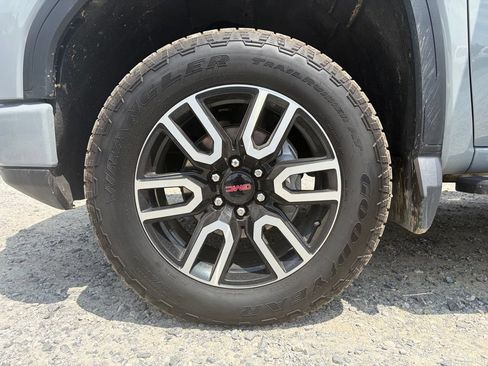 Used 2025 GMC Sierra 1500 AT4 w/ Technology Package AWD/4WD image 6
