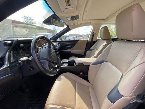 Used 2019 Lexus ES 350 w/ Premium Package image 11