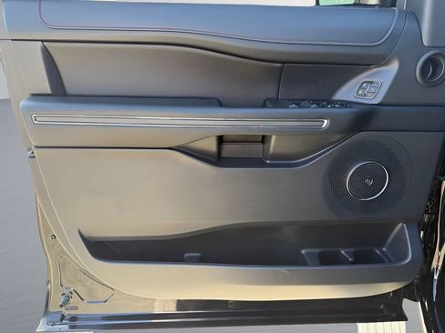 Used 2024 Ford Expedition Limited AWD/4WD image 9