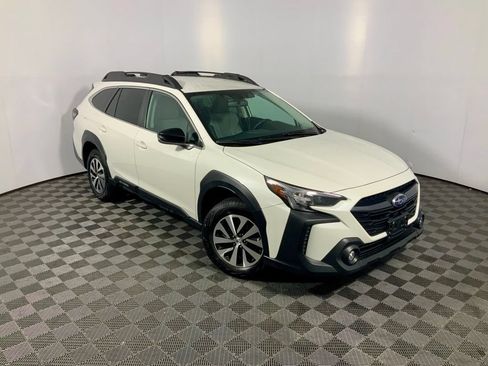 Used 2023 Subaru Outback Premium AWD/4WD image 3