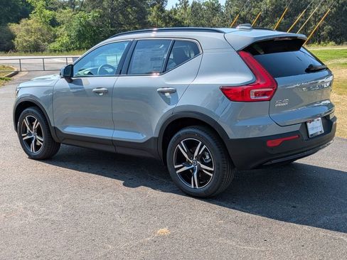 New 2026 Volvo XC40 B5 Core AWD/4WD image 4