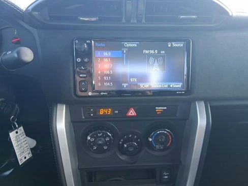 Used 2017 Toyota 86 image 18