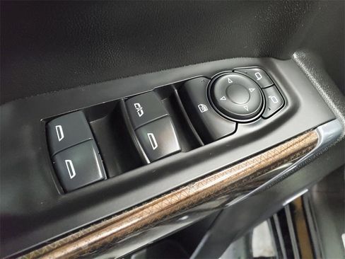 Used 2020 Chevrolet Silverado 1500 LT Trail Boss w/ Midnight Edition image 9