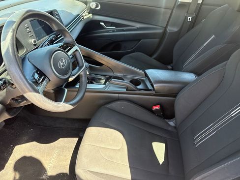 Used 2021 Hyundai Elantra SEL image 17