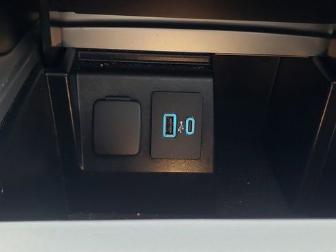 Certified 2022 Ford Explorer XLT w/ Equipment Group 202A image 25