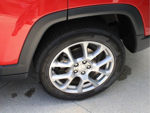 Used 2023 Jeep Compass Latitude w/ Sun and Sound Group AWD/4WD image 13