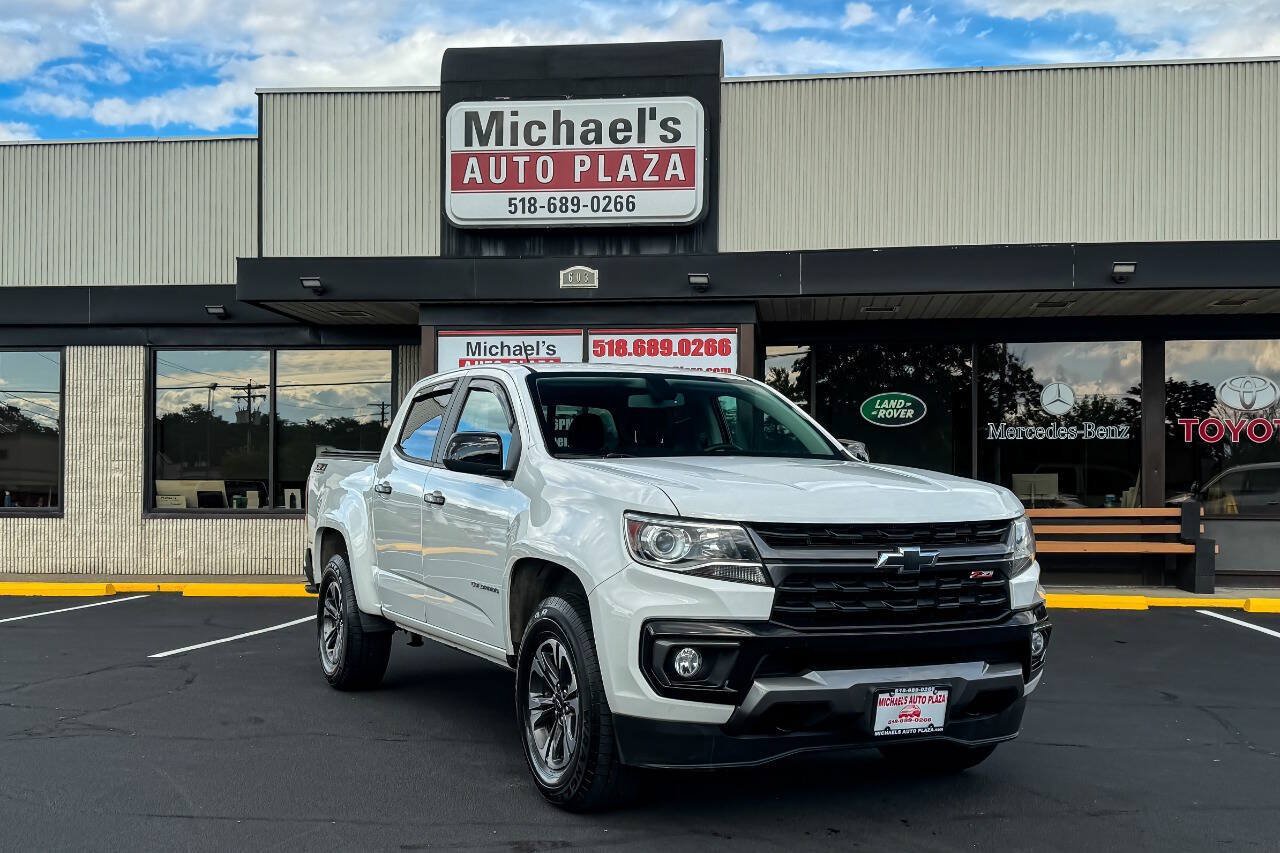 Used 2022 Chevrolet Colorado Z71 AWD/4WD image 2