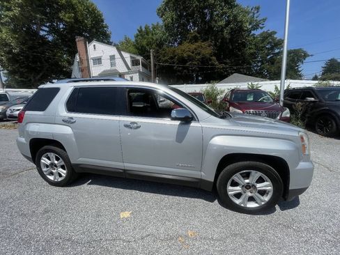 Used 2017 GMC Terrain SLT w/ Driver Alert Package I FWD image 4