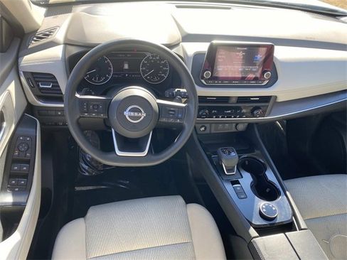 Used 2024 Nissan Rogue SV image 16