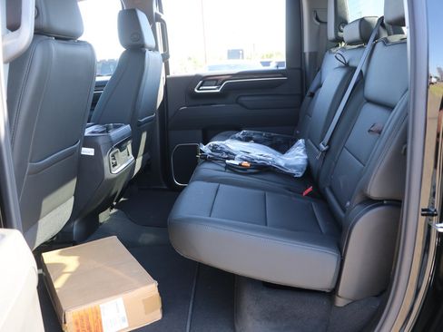 New 2026 GMC Sierra 2500 SLT w/ SLT Convenience Package AWD/4WD image 28
