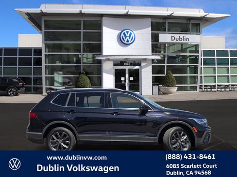 Certified 2022 Volkswagen Tiguan SE FWD image 3