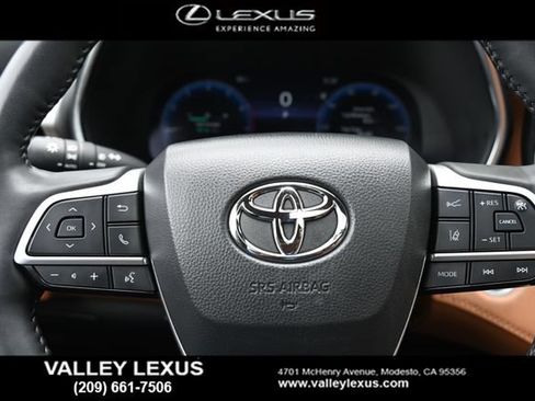 Used 2024 Toyota Highlander Platinum AWD/4WD image 10