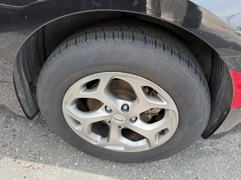 Used 2023 Chrysler Pacifica Limited FWD image 7