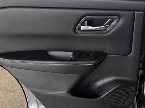 Certified 2024 Nissan Rogue SV FWD image 9