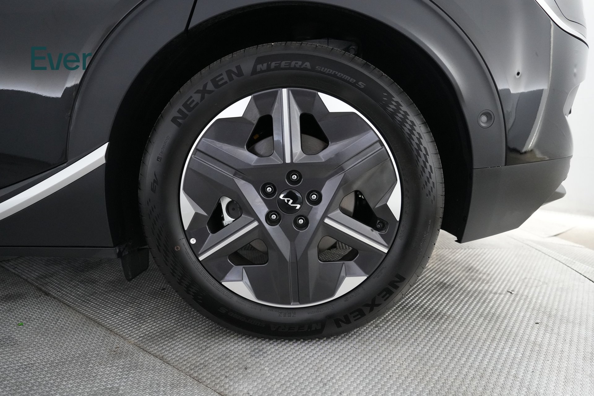 Used 2025 Kia EV6 Light w/ Light LR Technology Package RWD image 9