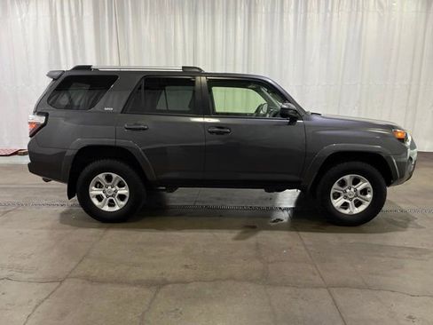 Certified 2022 Toyota 4Runner SR5 AWD/4WD image 3