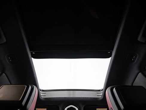Certified 2023 Porsche Macan AWD/4WD image 30