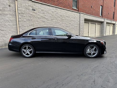 Used 2017 Mercedes-Benz E 300 4MATIC image 2