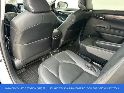 Used 2021 Toyota Highlander Platinum FWD image 20