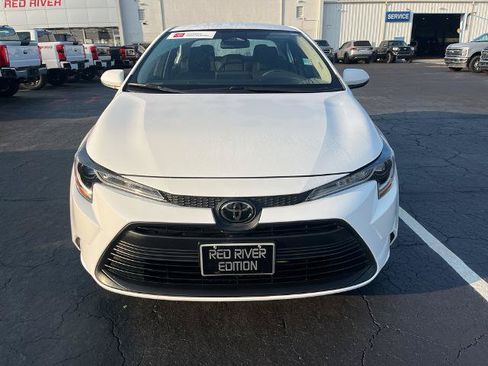 Used 2024 Toyota Corolla LE FWD image 2