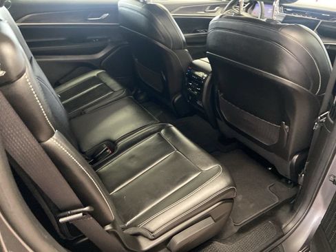Certified 2023 Jeep Grand Cherokee L Limited AWD/4WD image 19