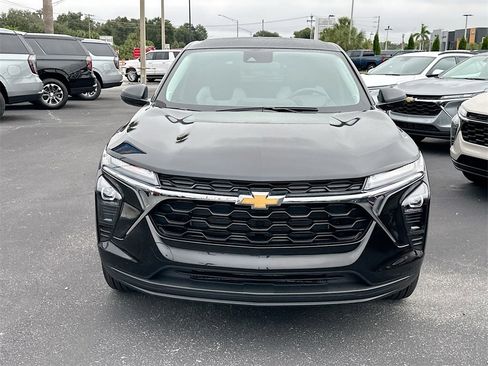 New 2026 Chevrolet Trax LS image 2