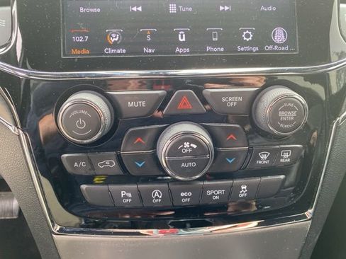 Used 2020 Jeep Grand Cherokee Limited image 28