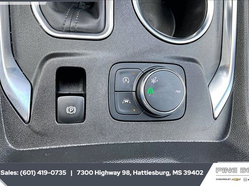 Used 2022 Chevrolet Traverse Premier FWD image 23