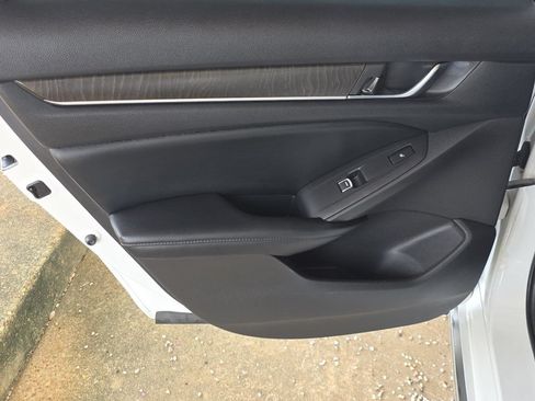 Used 2018 Honda Accord Touring image 36