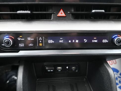 Certified 2024 Kia Sportage EX image 21