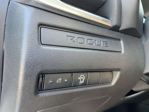 Used 2025 Nissan Rogue S FWD image 27