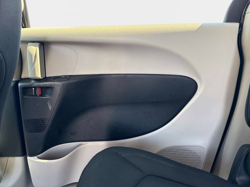 Used 2023 Chrysler Voyager LX FWD image 16