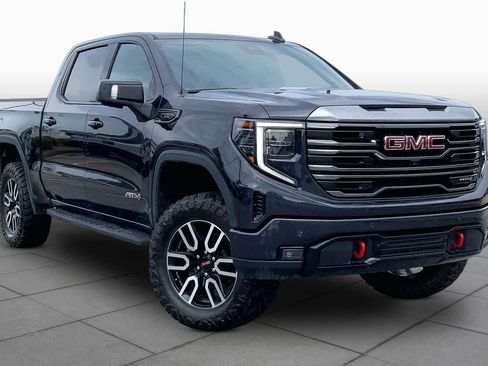 Used 2024 GMC Sierra 1500 AT4 w/ Technology Package AWD/4WD image 3