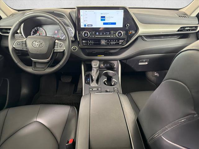 Used 2025 Toyota Highlander XLE AWD/4WD image 24