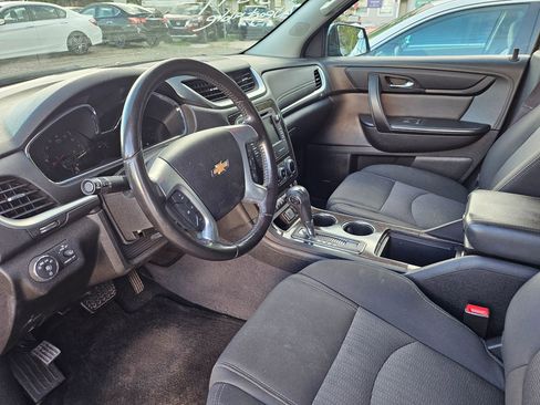 Used 2015 Chevrolet Traverse LT FWD image 2