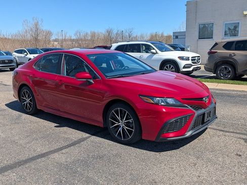 Used 2023 Toyota Camry SE image 5