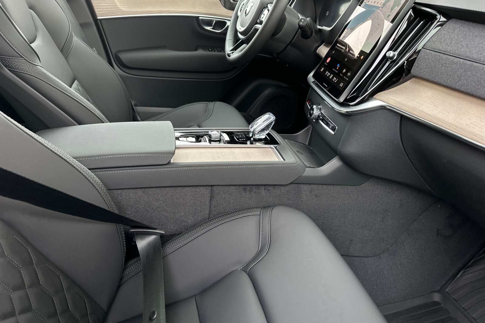 New 2025 Volvo XC90 T8 Plus w/ Protection Package Premier AWD/4WD image 16