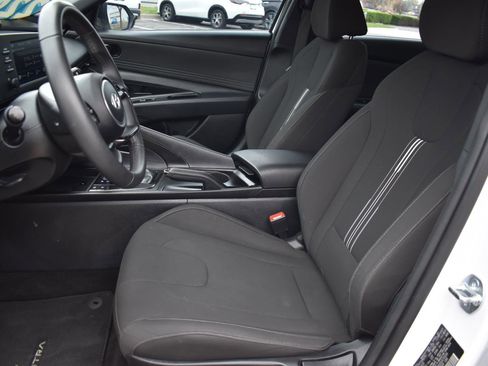 Used 2025 Hyundai Elantra Sport FWD image 18