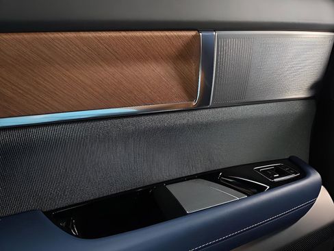 New 2026 Cadillac Vistiq Premium Luxury w/ LPO, Floor Liner Package AWD/4WD image 19