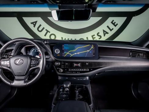 Used 2021 Lexus LS 500 w/ Accessory Package (Z2) image 2