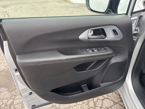 New 2026 Chrysler Pacifica Limited image 44