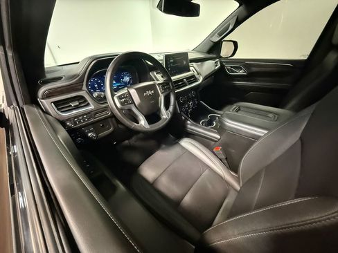 Used 2024 Chevrolet Tahoe Z71 w/ Luxury Package AWD/4WD image 2