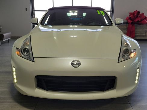 Used 2013 Nissan 370Z Roadster RWD image 9