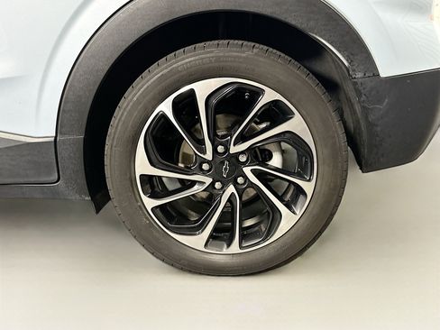 Used 2023 Chevrolet Bolt EUV Premier w/ Sun & Sound Package FWD image 11