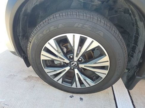 Used 2023 Nissan Rogue SV FWD image 10