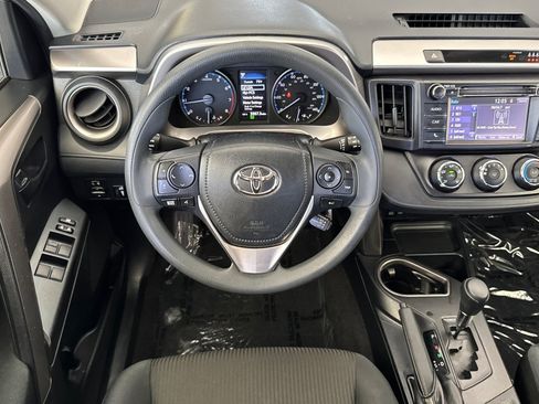 Used 2018 Toyota RAV4 LE FWD image 13