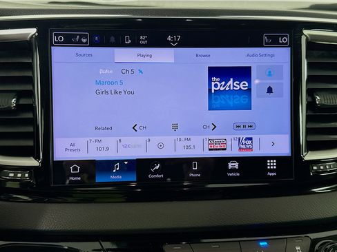 Used 2024 Chrysler Pacifica Touring-L FWD image 17