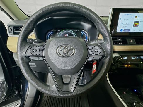 Certified 2025 Toyota RAV4 LE AWD/4WD image 15